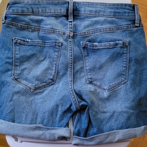 Jean short with buttons wash blue size 2 Old Navy - Picture 2 of 3
